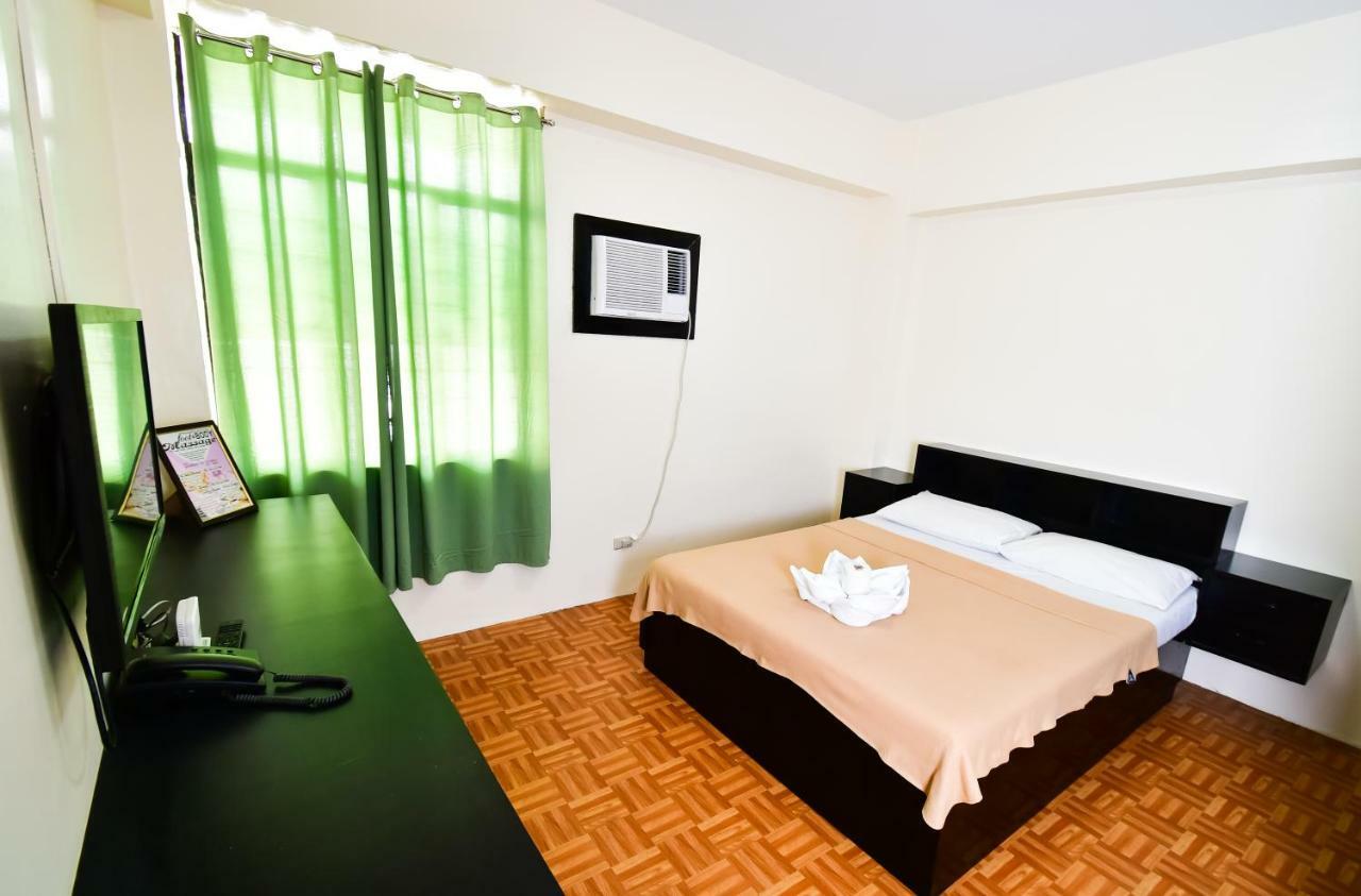 Casa Blanca Apartment Manila Exterior photo